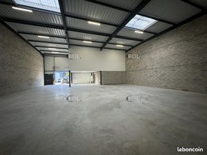 Local d'activité 402 m²
