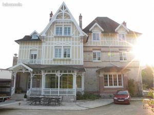 F1 bis dans manoir de charme au coeur d un hectare de parc clos de murs