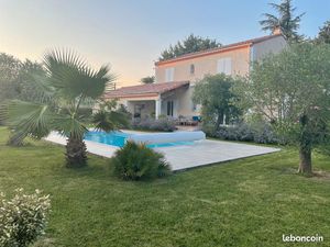 Maison familiale de standing avec piscine