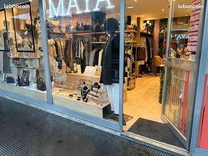 Boutique prêt-à-porter et accessoires féminin