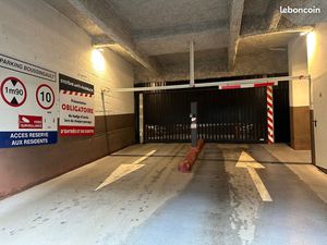 Parking souterrain pour scooters
