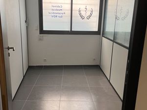 Loue au mois ou à la journée un bureau de 10 m2 dans un cabinet médical et paramédical