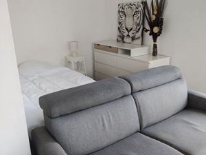 Studio meublé 30 m2+balcon proche IAE