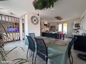 Location meublée appartement 5 pièces 100 m² Clermont-L'hérault (34800)