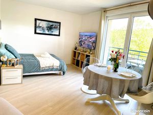 Grand Studio 35m² Standing avec Balcon - Pied Métro 7 (Kremlin-Bicêtre) - 11 Avril 2026