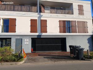 Place de Parking dans résidence- Cenon Gare