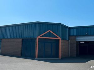 Local 393 m² SAINT BARTHELEMY D ANJOU