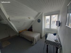 Studette meublée Versailles St Louis