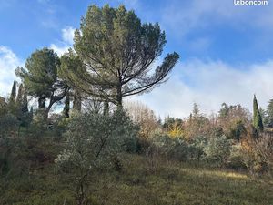 Terrain 1670 m² Apt
