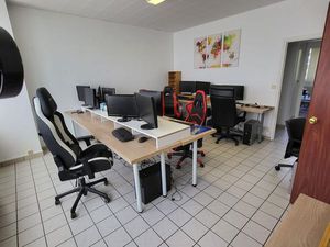 A louer : local professionnel - bureaux (profession libérale) - 207m2