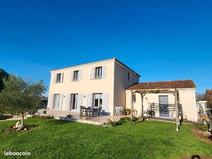 Immobilier  vend maison type charentaise