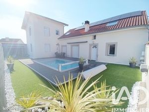 Villa 9 pièces 180 m²