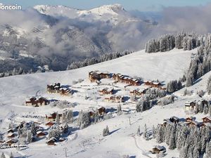 Manigod 74230 domaine de l etale merdassier bureau commerce local centre station local rén