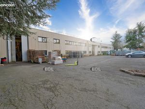 Local bureaux 980 m²