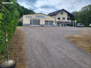 Vend maison avec local commercial