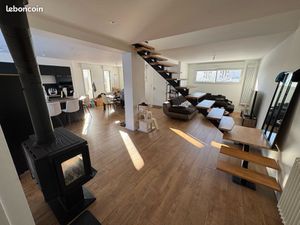 Maison rénovée 2025 – 135 m² – grand terrain 660 m² divisible – Bourg-sous-la-Roche