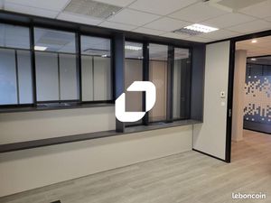 Bureau 450 m²