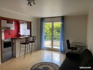 Bel appartement meublé  2 pièces  au 1er étage d'une résidence soignée proche hopital cent