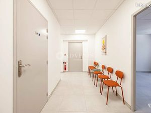 Local commercial 300 m²