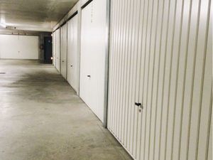 Garage en sous terrain sécurisé avec caméra