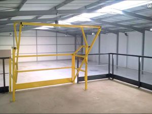Sous location - Entrepot secteur Monzoudil