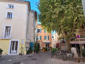 Local commercial / professionnel – Centre-ville d’Orange (Place aux Herbes)