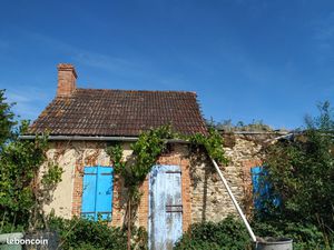 Maison 2 pièces  40 m2  à rénover sur terrain plat de 1890 m2 avec puits