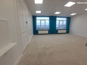 Bureaux à louer 20–140 m² + entrepôts 100 m2 - Site Cavrois Mahieu