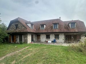 LONGÈRE EN PIERRE – 7 PIÈCES – 250 m² – 3 BÂTIMENTS – TERRAIN 4218 m² – GARAGE ET DÉPENDAN