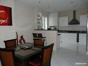 Beau T4 dans petite copro. Très calme  proche du centre