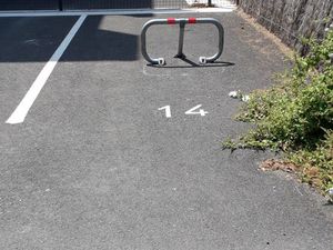 Parking extérieur côté plage