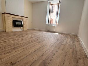 Appartement rénové 48 m² + cour privative – RDC (centre-ville)