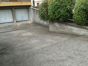 Garage fermé centre Aix-les-Bains