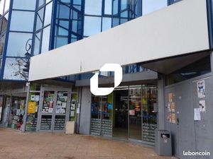 Local commercial 1 566 m²