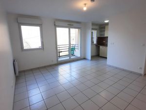 Appartement F2 proche gare Creil
