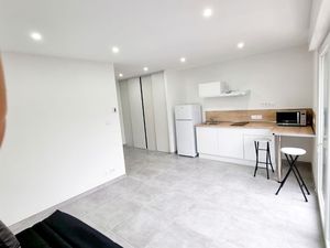 Grand studio à louer