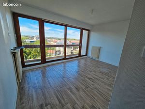 Studio avec balcon et parking