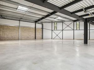 Local industriel 909 m²