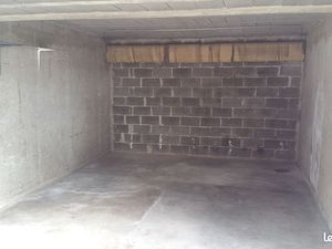 Particulier loue un grand garage de 22 m²