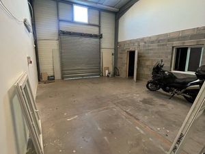 Local commercial / entrepôt