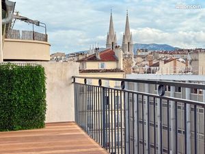Beau T2 rénové avec terrasse  dernier étage avec ascenseur   plein sud  calme et proche Ré