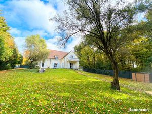 Maison 8 pièces 215 m²