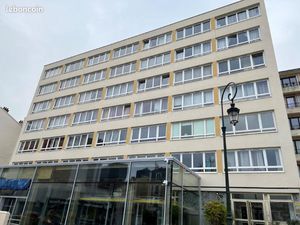 Puteaux grand Studio  34 m² Meublée à louer