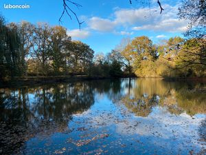 Un étang de loisirs