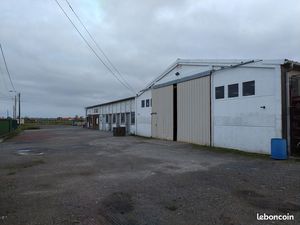 Local commercial de 500 m² avec 100 m² de bureaux climatisés et parking clôturé de 1 000 m
