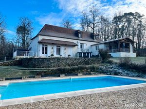 Propriété 8 pièces 203 m²