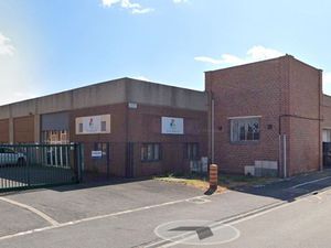 Local à louer / Entrepôt / Stockage / Bureaux à Pérenchies
