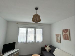 Maison meublée rénovée - Deux chambres / sous sol