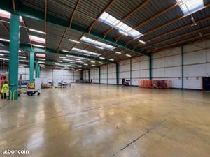 Local logistique 3 000 m²