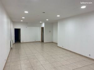 À LOUER – Local commercial 50 m² – Villeneuve-sur-Yonne